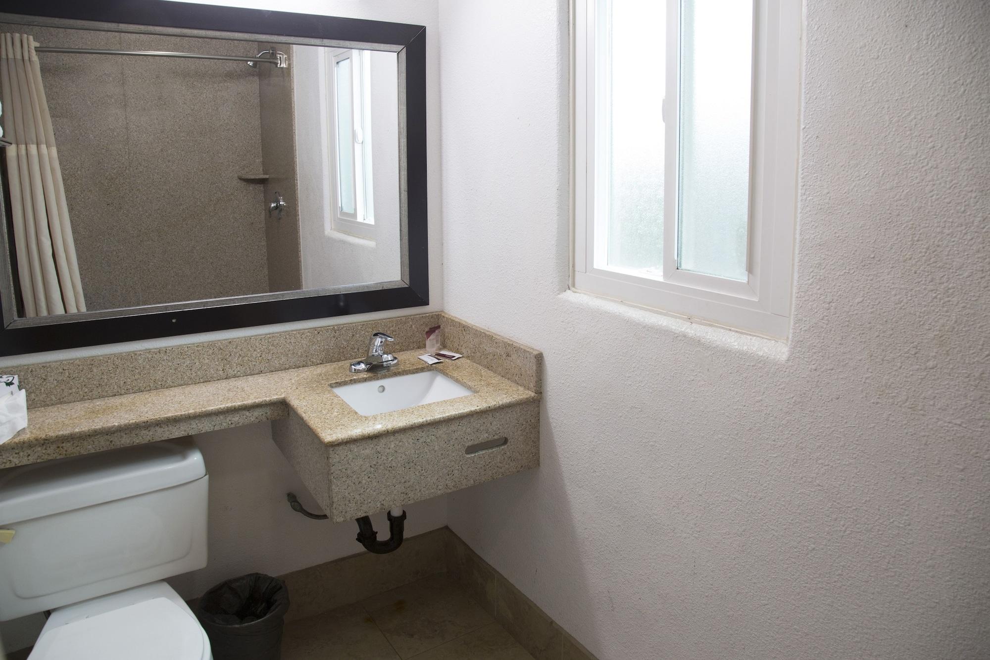 Harbor Inn & Suites Oceanside Esterno foto