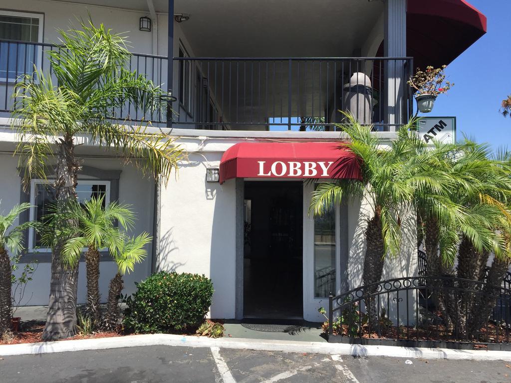 Harbor Inn & Suites Oceanside Esterno foto